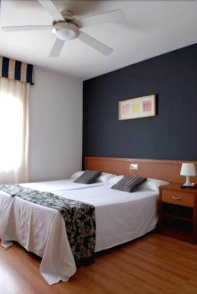 Gatell Hotel Виланова-и-ла-Желтру Екстериор снимка
